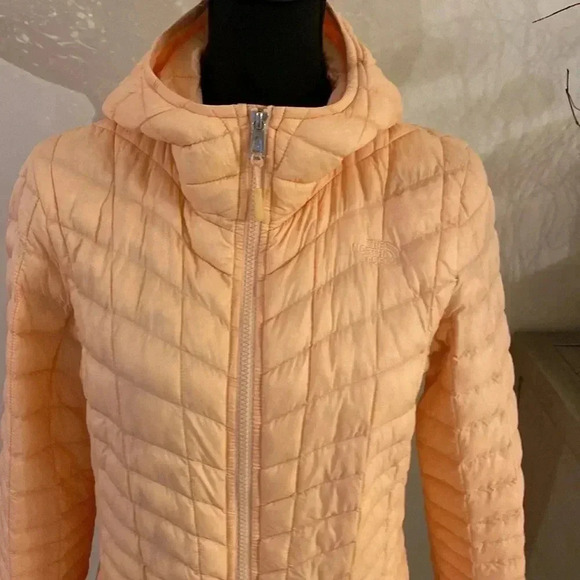 The north face puffer peach 🍑 coat size M - Picture 3 of 9